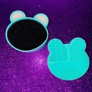 Makeup brush cleaner